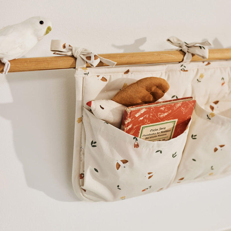 Dear April Betttasche in 'Songbirds'