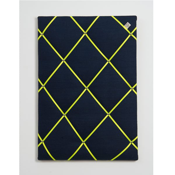 Paula&Ferdinand Memoboard Pinwand Leinen Oxford Blue mit Band in NEON gelb