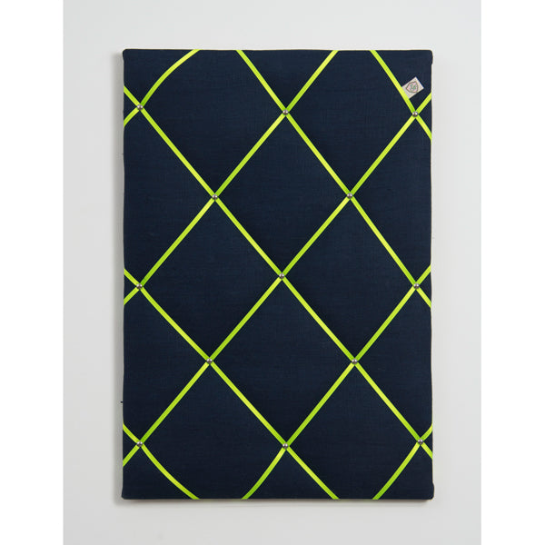 Paula&Ferdinand Memoboard Pinwand Leinen Oxford Blue mit Band in NEON grün