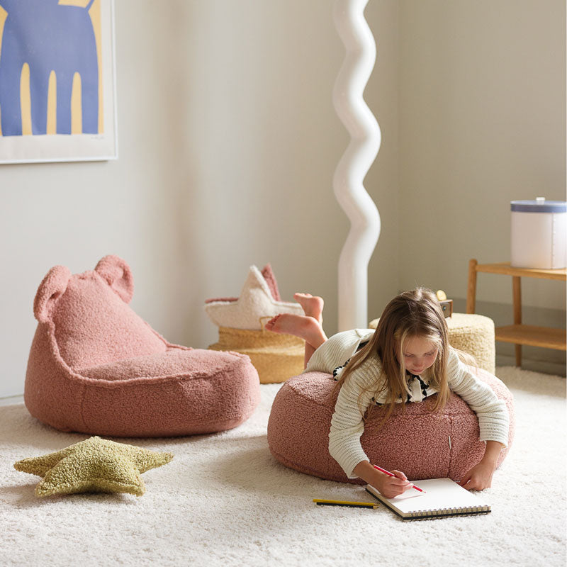 Wigiwama kleiner Sitzsack Bär aus Teddy-Stoff in 'Guava', 70x60cm
