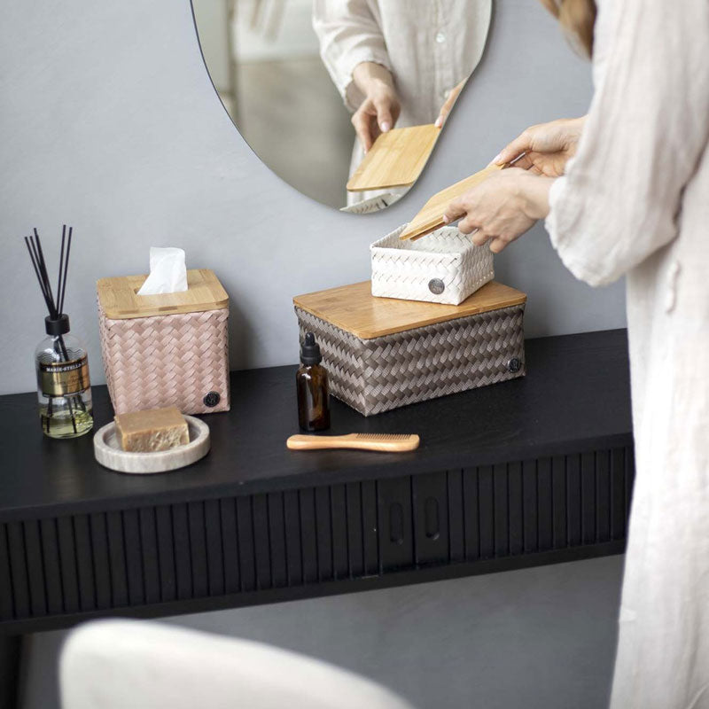 Hier abgebildet in 'taupe' mit Produkten aus der Reihe 'Top Fit Tiny' und 'Top Fit Square'