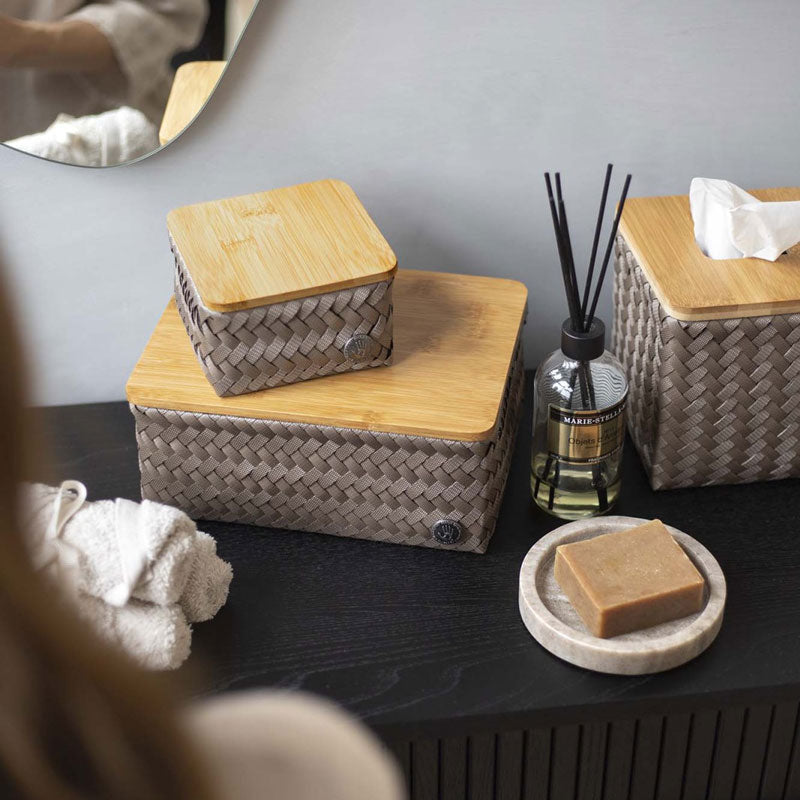 Hier abgebildet in 'taupe' mit Produkten aus der Reihe 'Top Fit Tiny' und 'Top Fit Square'