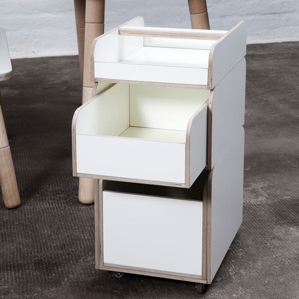 Growing Table Spaces in weiß – das clevere Containermöbel