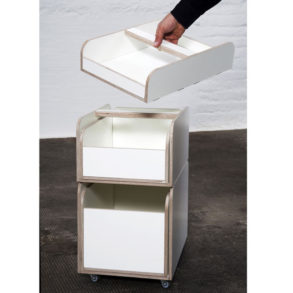 Growing Table Spaces in weiß – das clevere Containermöbel
