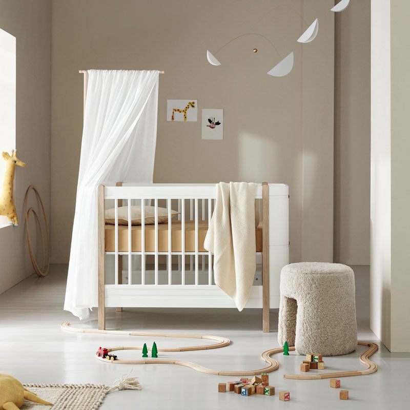Oliver Furniture Wood Mini+ Babybett inklusive Umbauset Juniorbett 0-9 Jahre weiß/Eiche