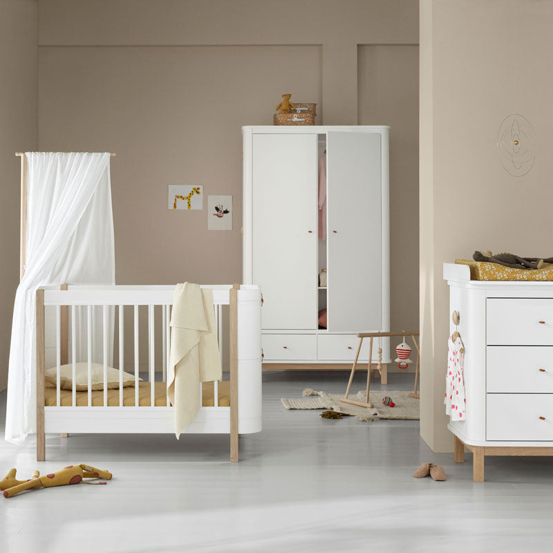 Oliver Furniture Wood Mini+ Babybett inklusive Umbauset Juniorbett 0-9 Jahre weiß/Eiche