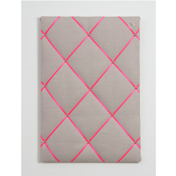 Paula&Ferdinand Memoboard Pinwand Leinen hellgrau mit Band in NEON pink