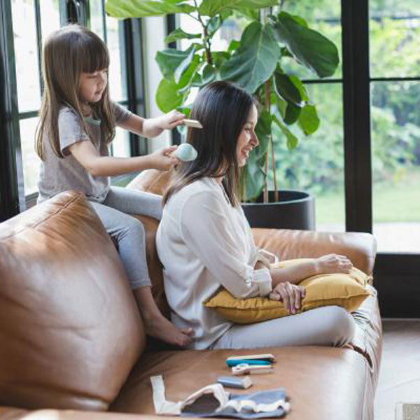 Plantoys Kinderspielzeug Friseurtasche mit Zubehör 6 tlg. aus Naturholz und Stoff
