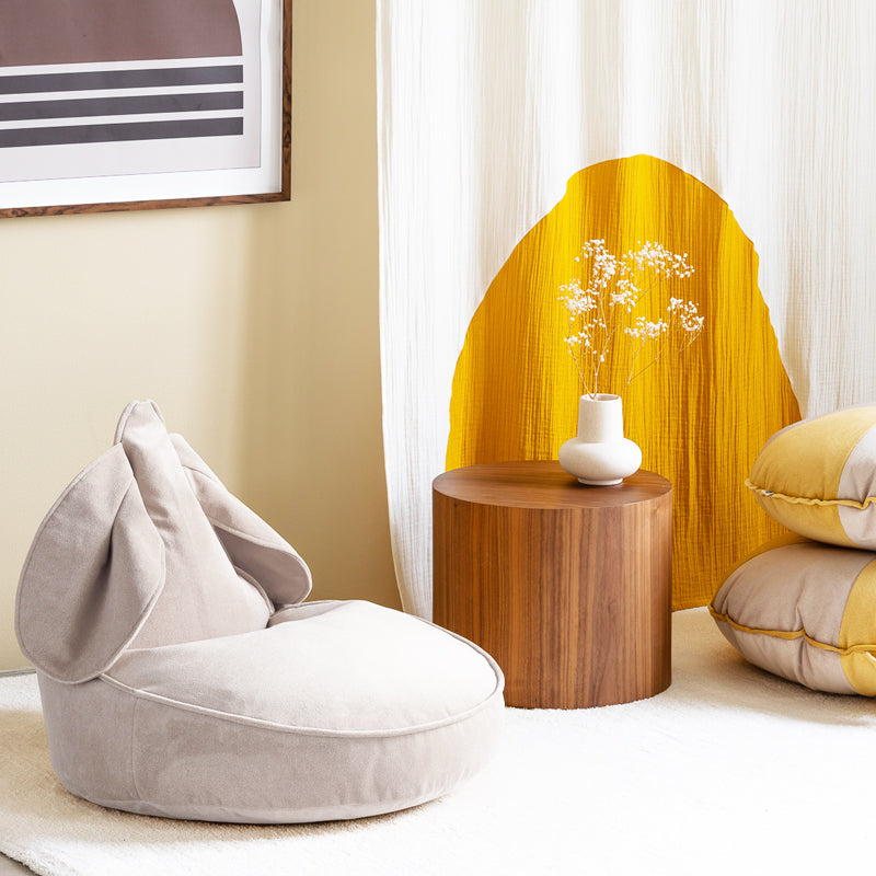 Wigiwama kleiner Sitzsack Hase aus Samt in 'Dusty Beige', 75x60cm